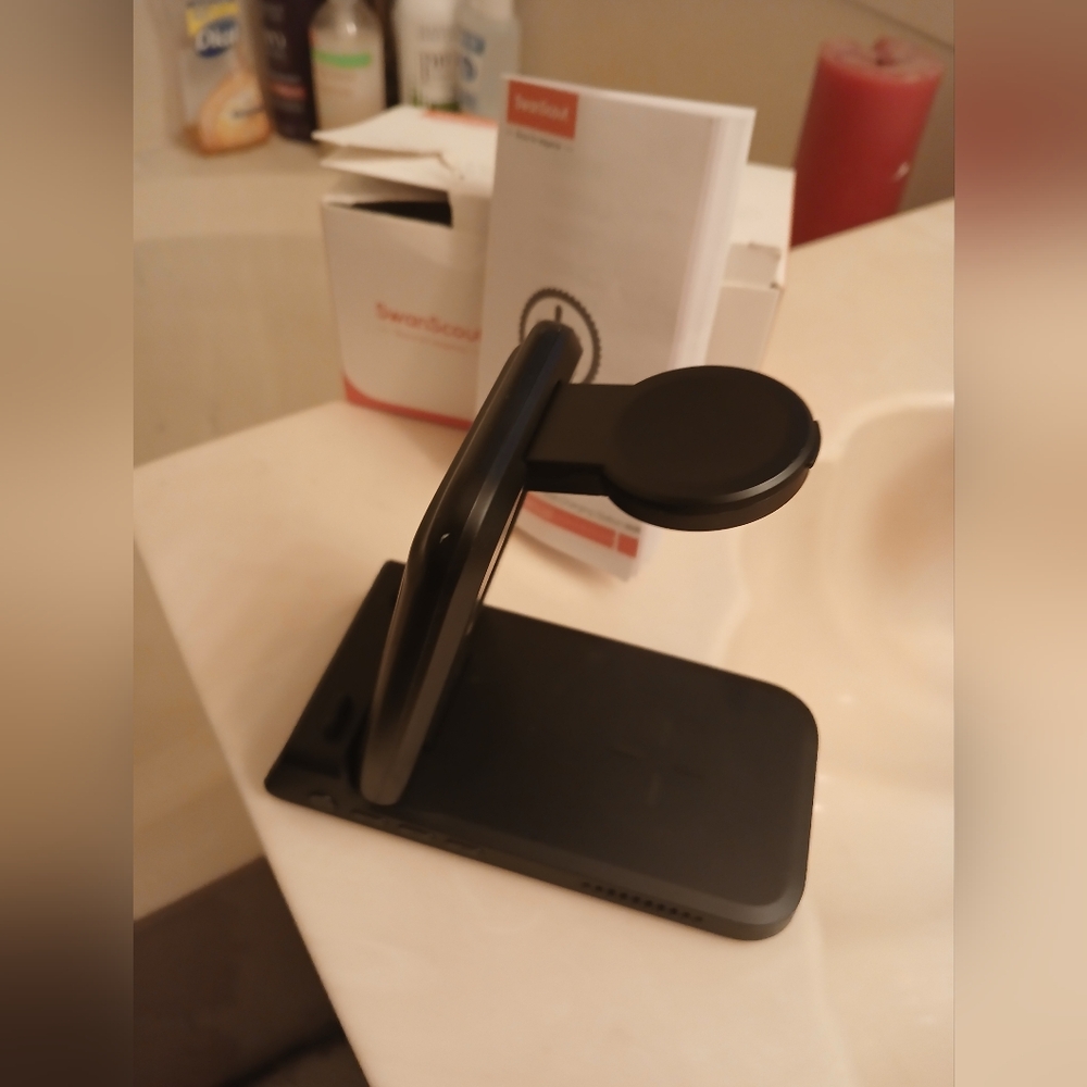 Swan‎ SCOUT 3-IN-1. Portabke CHARGING STATION. SIMULTANEOUSLY Charges.